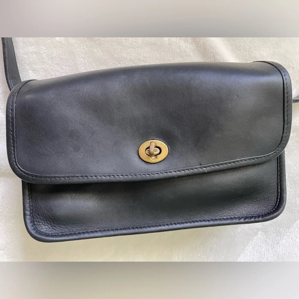 Genuine Vintage COACH Leather Purse - Picture 4 of 15